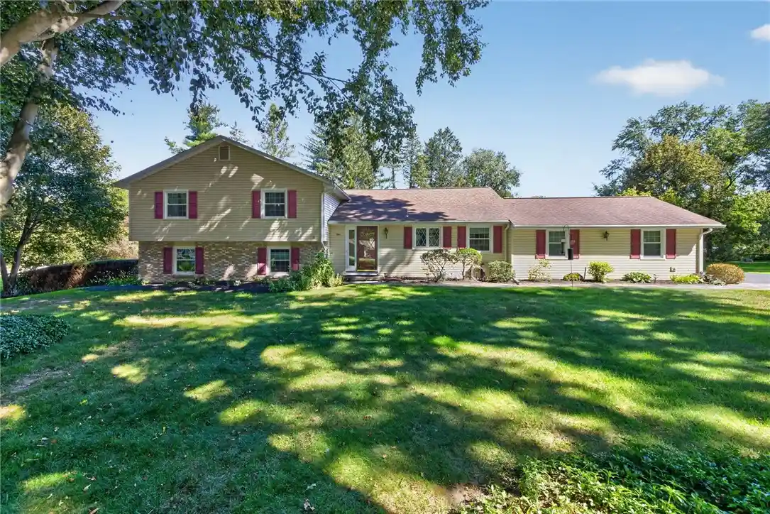 Photo 1 of Sale Pending at 4 Countryside Rd, Fairport, NY 14450 | MLS# R1716495 | Listing updated on 2026-10-04