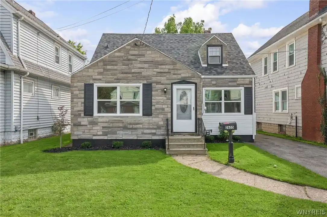 Photo 1 of Sale Pending at 2635 Porter Rd, Niagara Falls, NY 14305 | MLS# B1717166 | Listing updated on 2026-10-12