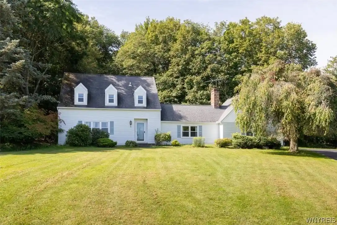 Photo 1 of Single family home for sale at 4528 Candlewood Dr, Lockport, NY 14094 | MLS# B1717459 | Listing updated on 2026-10-24