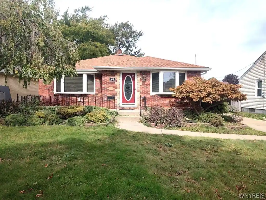 Photo 1 of Sale Pending at 68 Lennox Ave, Buffalo, NY 14226 | MLS# B1717928 | Listing updated on 2026-10-29