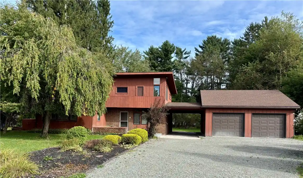 Photo 1 of Single family home for sale at 122 Beartown Rd, Painted Post, NY 14870 | MLS# R1717621 | Listing updated on 2026-10-25