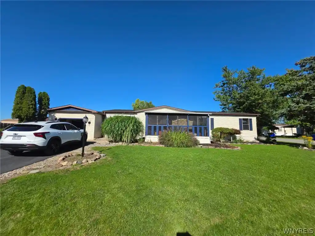 Photo 1 of Sale Pending at 485 Evergreen Dr, Lockport, NY 14094 | MLS# B1718180 | Listing updated on 2026-09-30