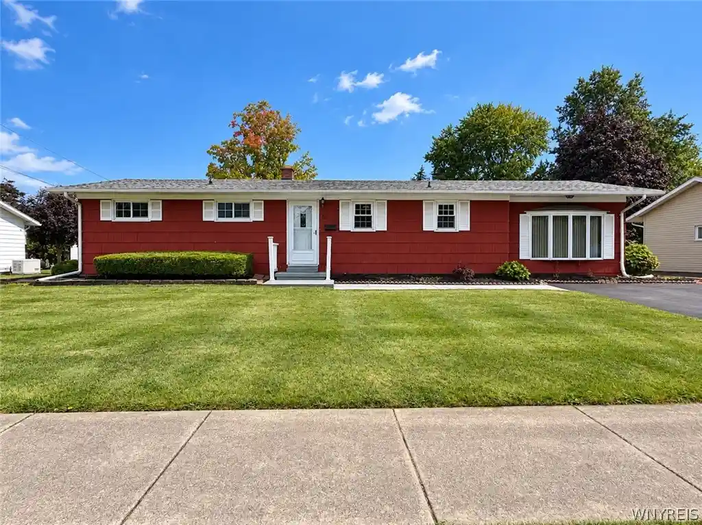 Photo 1 of Single family home for sale at 566 Northfield Dr, Youngstown, NY 14174 | MLS# B1718086 | Listing updated on 2026-10-25