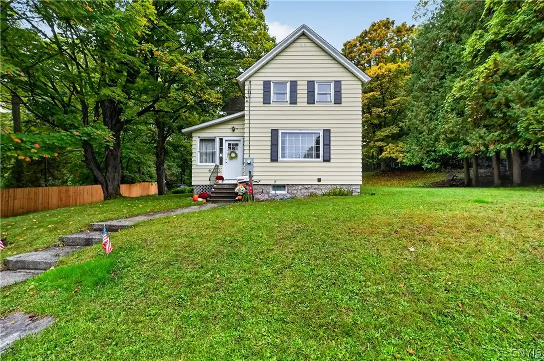 Single family home for sale at 603 Pleasant St, Manlius, NY 13104 | MLS# S1718432