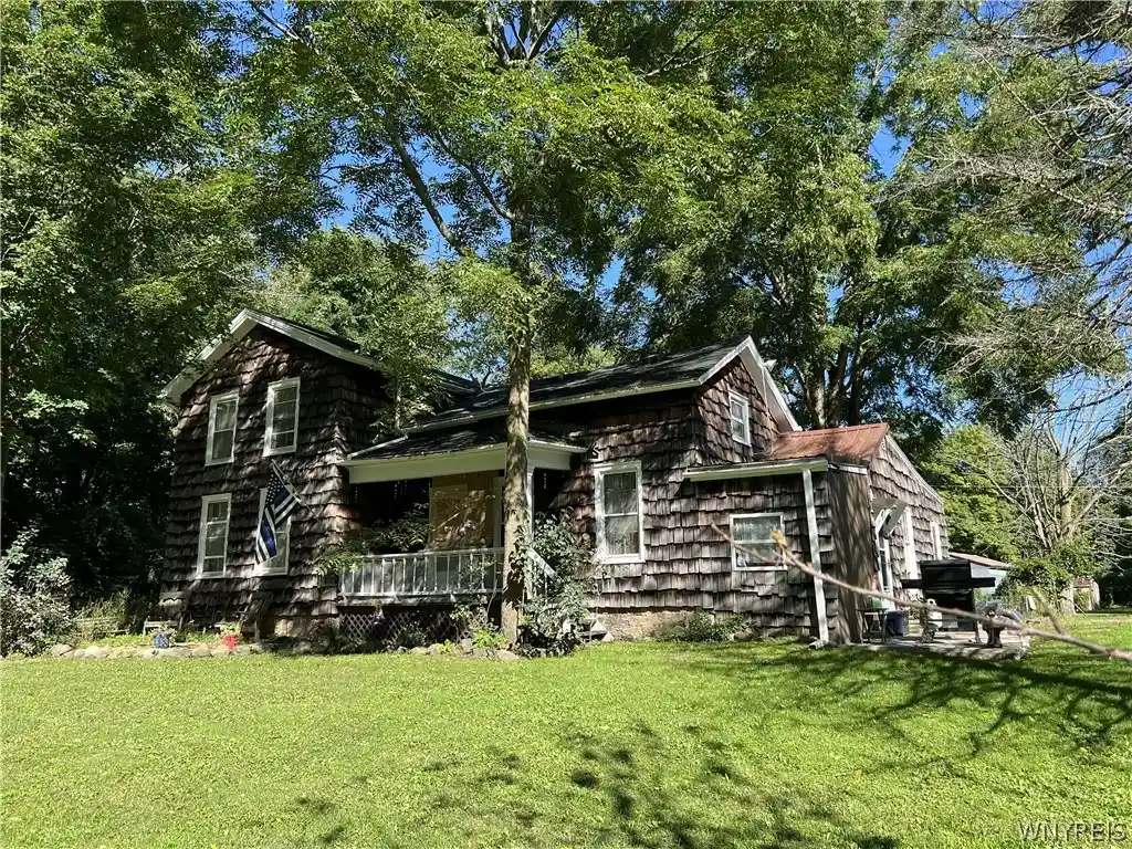 Photo 1 of Sale Pending at 9011 Mountain Rd, Gasport, NY 14067 | MLS# B1718245 | Listing updated on 2026-10-15