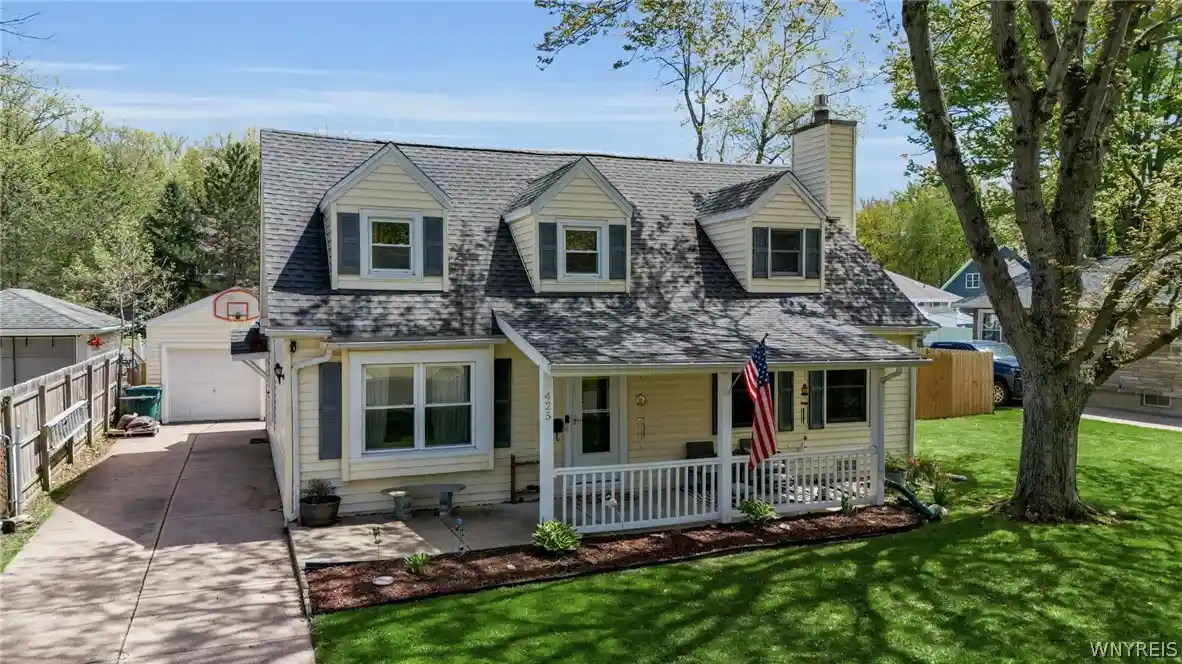 Single family home for sale at 425 North Ave, North Tonawanda, NY 14120 | MLS# B1718493