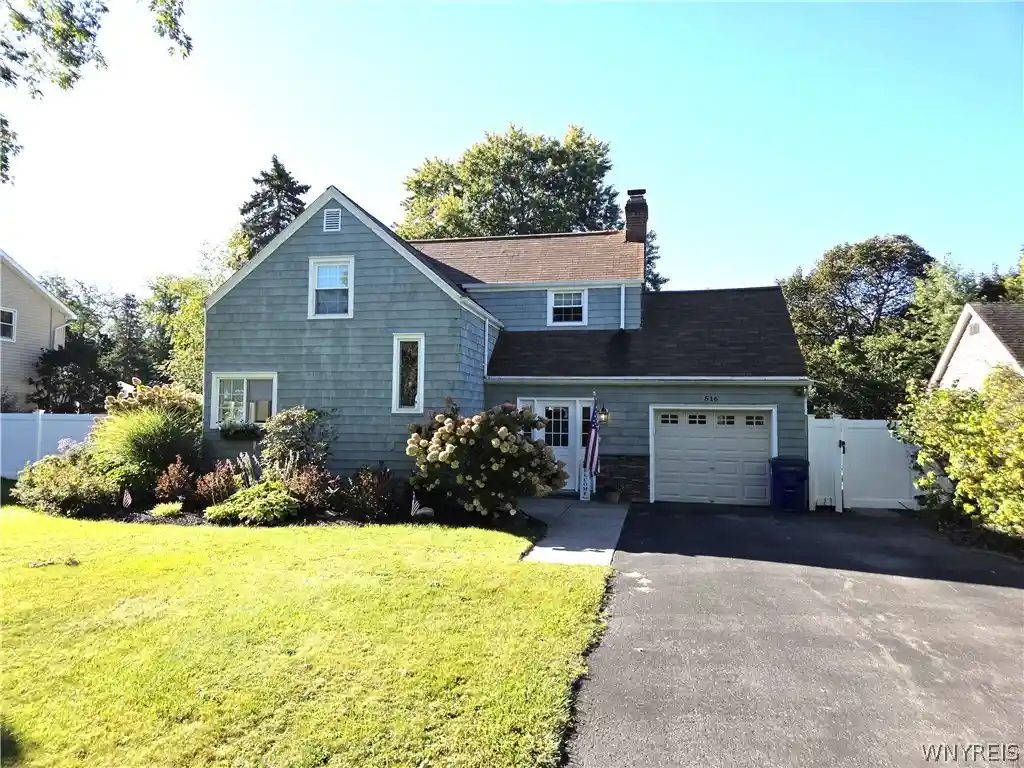 Photo 1 of Single family home for sale at 516 Meadowbrook Dr, Lewiston, NY 14092 | MLS# B1718632 | Listing updated on 2026-09-29