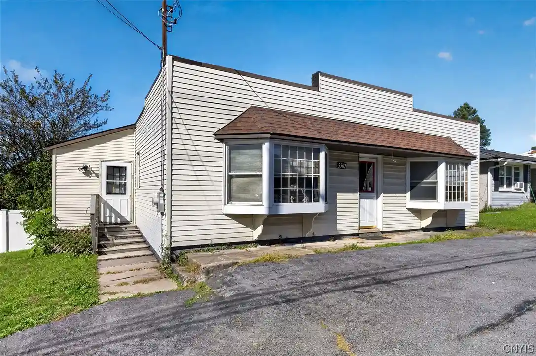 Photo 1 of Single family home for sale at 5367 Bear Rd, Syracuse, NY 13212 | MLS# S1714430 | Listing updated on 2026-10-22