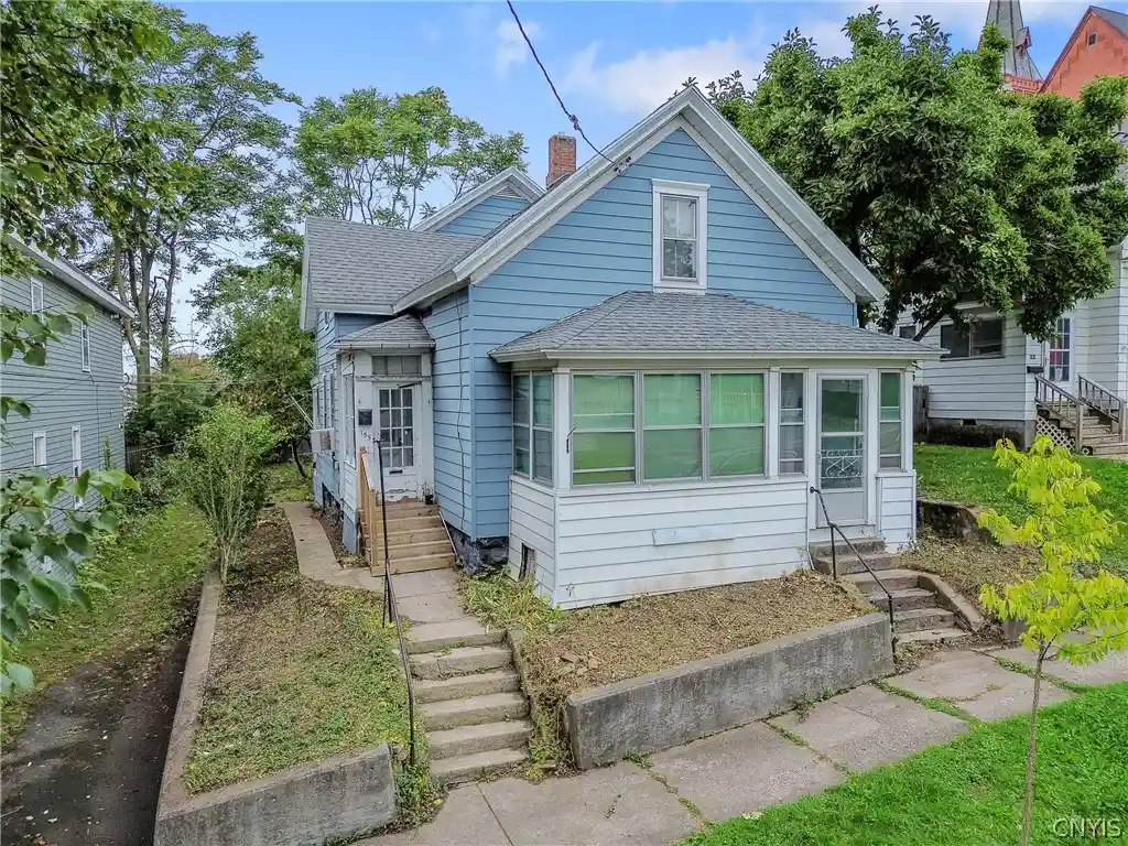 Photo 1 of Sale Pending at 155 Sherwood Ave, Syracuse, NY 13203 | MLS# S1718407 | Listing updated on 2026-10-05