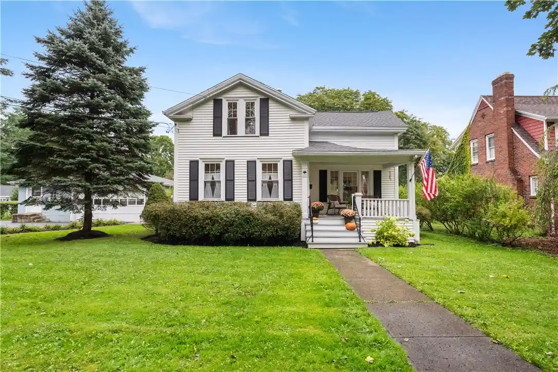 Photo 1 of Single family home for sale at 137 W Court St, Warsaw, NY 14569 | MLS# R1717813 | Listing updated on 2026-10-11