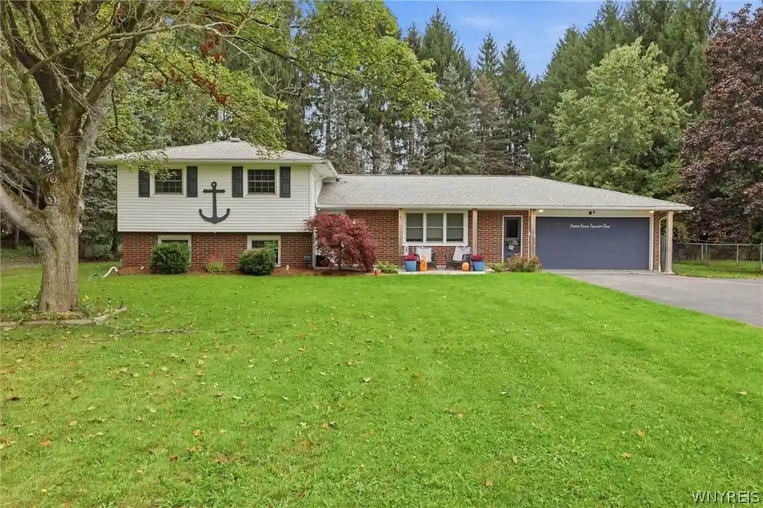 Photo 1 of Single family home for sale at 4421 Tonawanda Crk Rd, North Tonawanda, NY 14120 | MLS# B1718650 | Listing updated on 2026-10-10