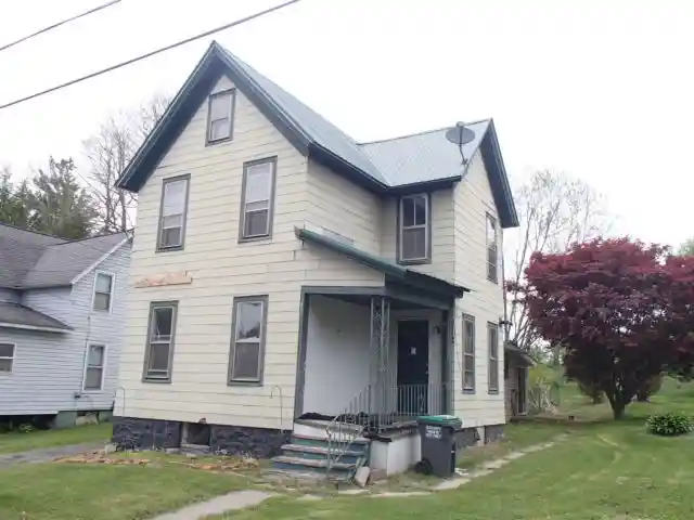 Photo 1 of Sale Pending at 10 Rochester St, Fort Johnson, NY 12070 | MLS# R1718885 | Listing updated on 2026-10-28