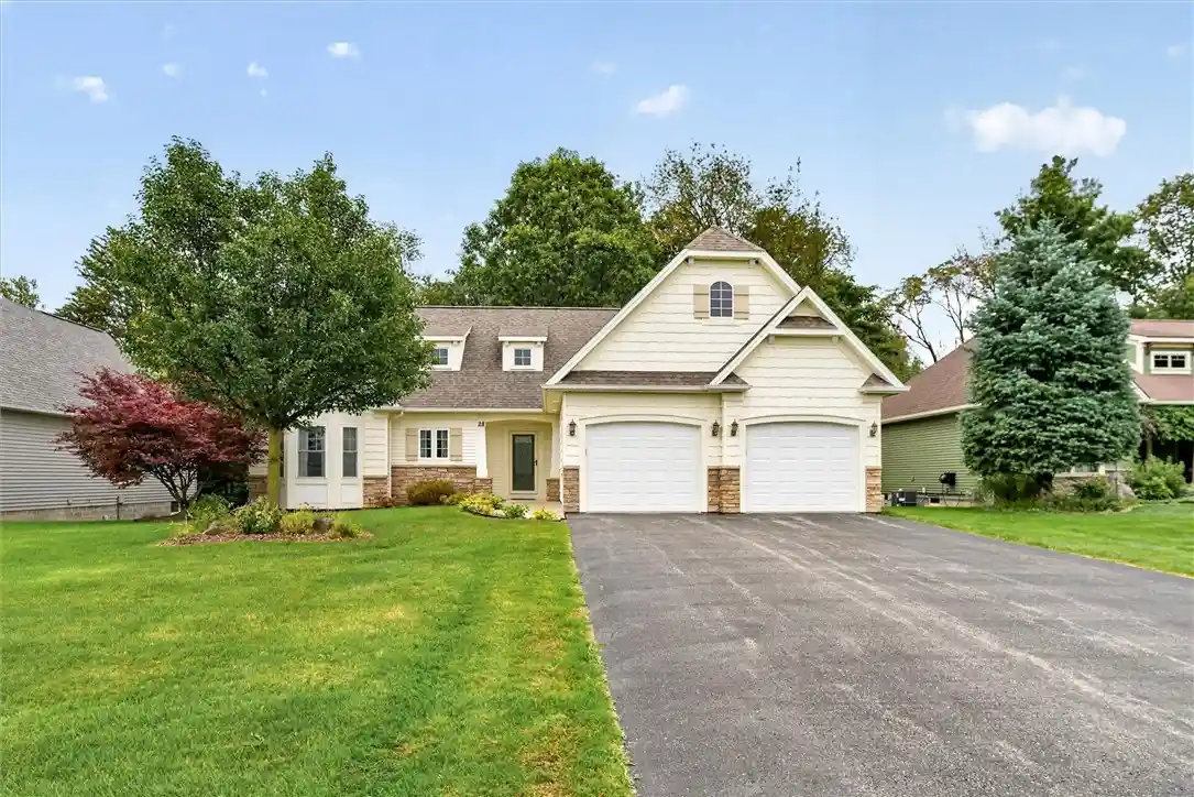 Photo 1 of Sale Pending at 28 Kingsford Ln, Spencerport, NY 14559 | MLS# R1718951 | Listing updated on 2026-10-28
