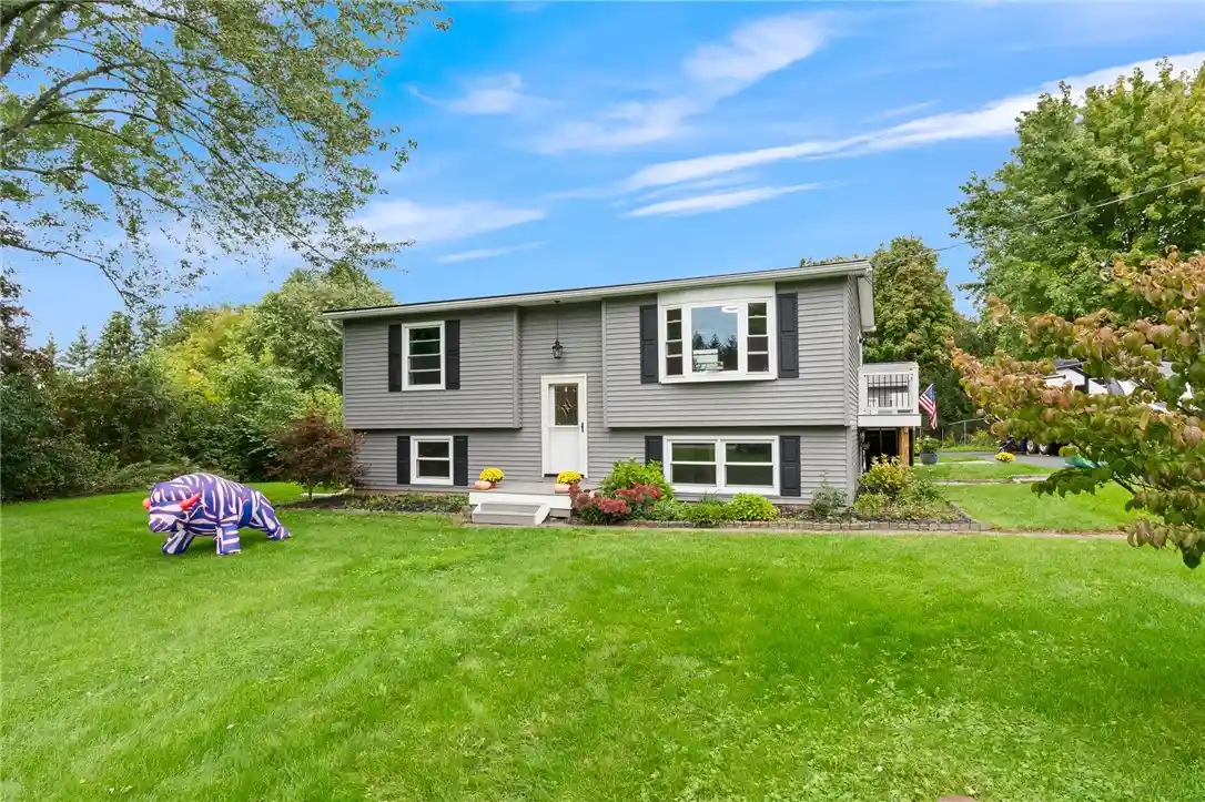 Photo 1 of Sale Pending at 5508 Holtz Rd, Farmington, NY 14425 | MLS# R1718268 | Listing updated on 2026-10-16