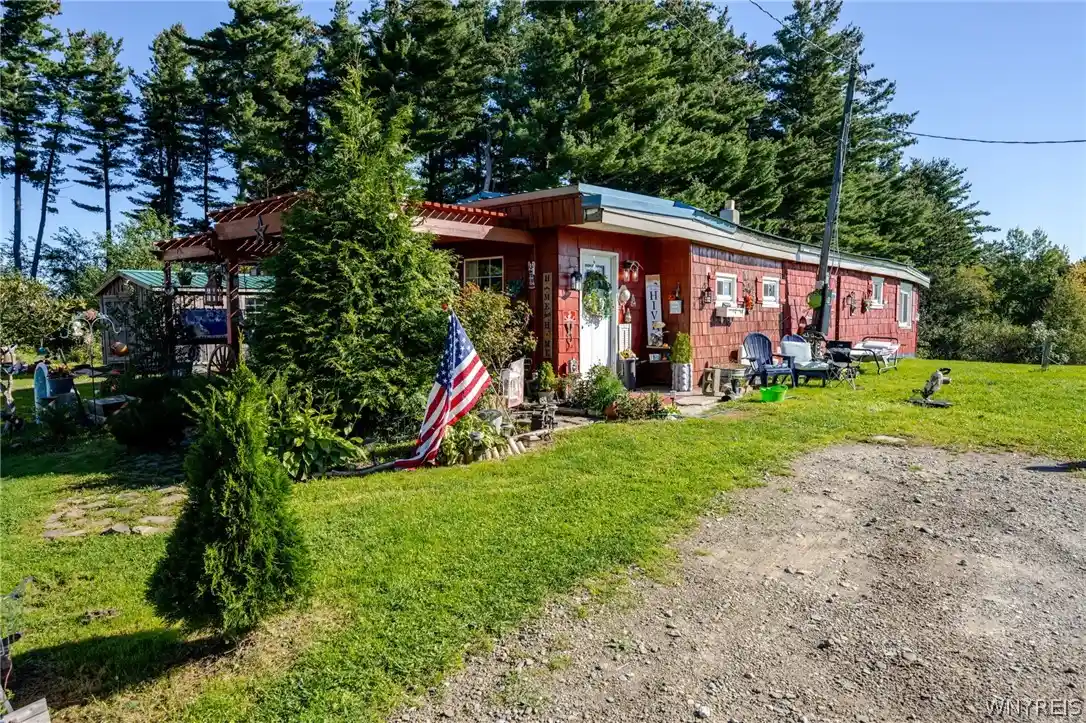 Photo 1 of Single family home for sale at 8150 Cummings Rd, Stockton, NY 14784 | MLS# B1718981 | Listing updated on 2026-10-12