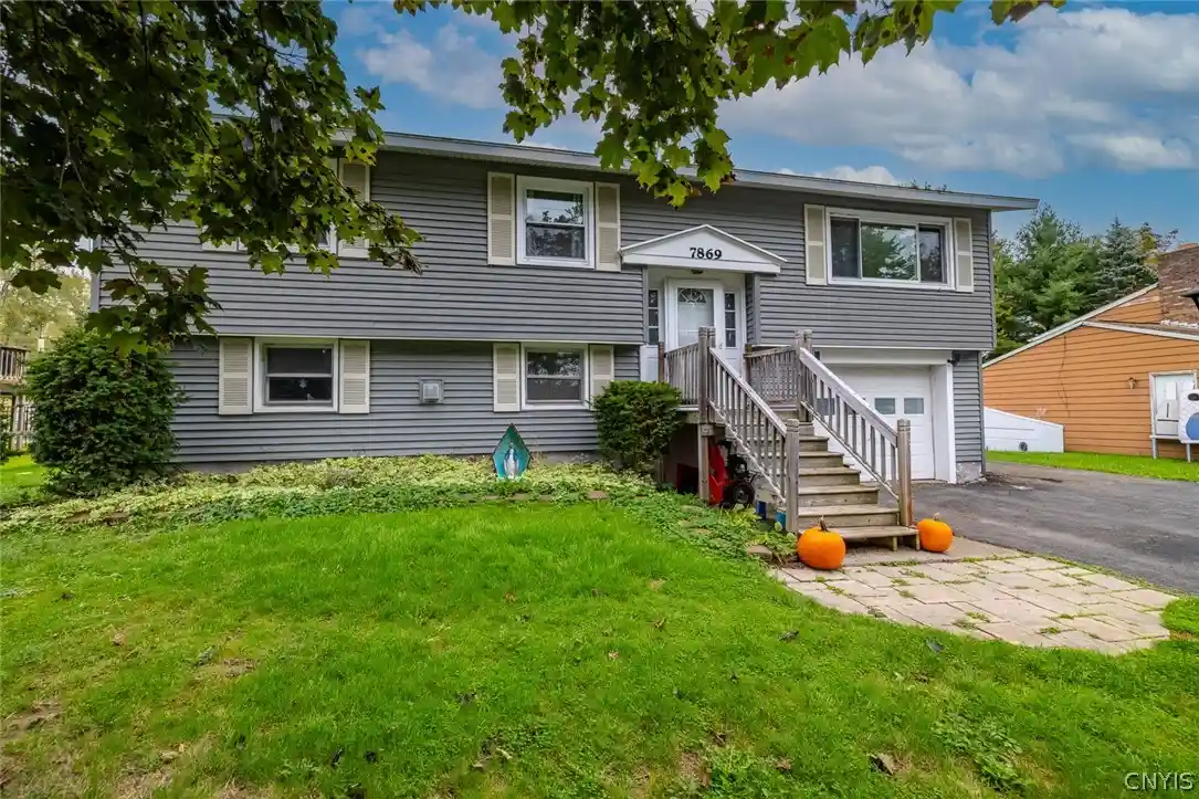 Single family home for sale at 7869 Oneida Trl, Bridgeport, NY 13030 | MLS# S1718543