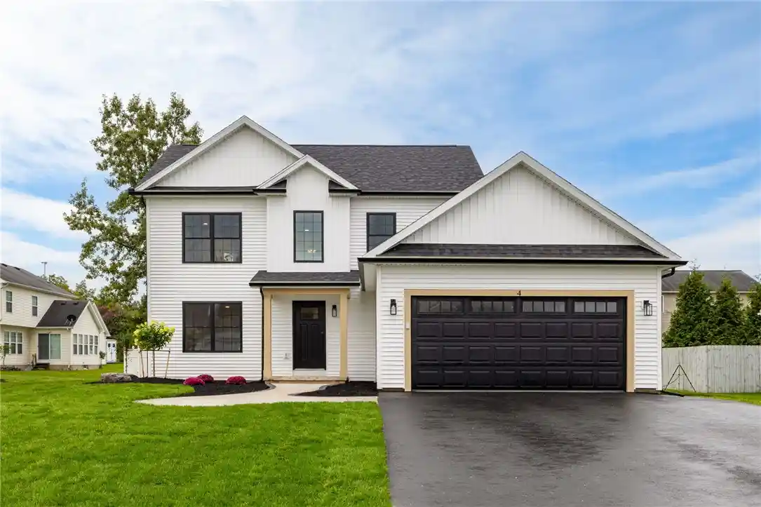 Photo 1 of Single family home for sale at 4 Roman Cir, Brockport, NY 14420 | MLS# R1718797 | Listing updated on 2026-10-07