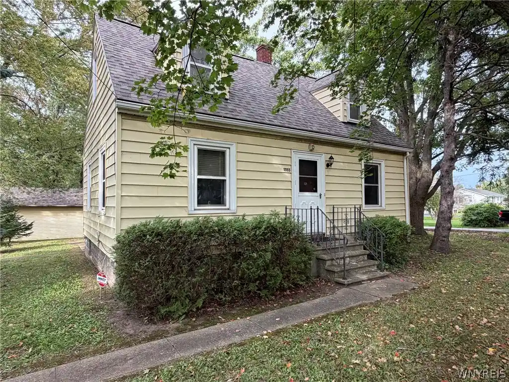 Photo 1 of Single family home for sale at 1555 Ridge Rd, Lewiston, NY 14092 | MLS# B1718692 | Listing updated on 2026-10-01