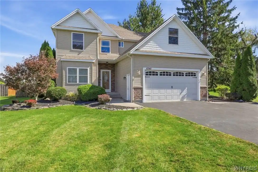Photo 1 of Single family home for sale at 6345 Shawnee Rd, North Tonawanda, NY 14120 | MLS# B1717819 | Listing updated on 2026-10-10