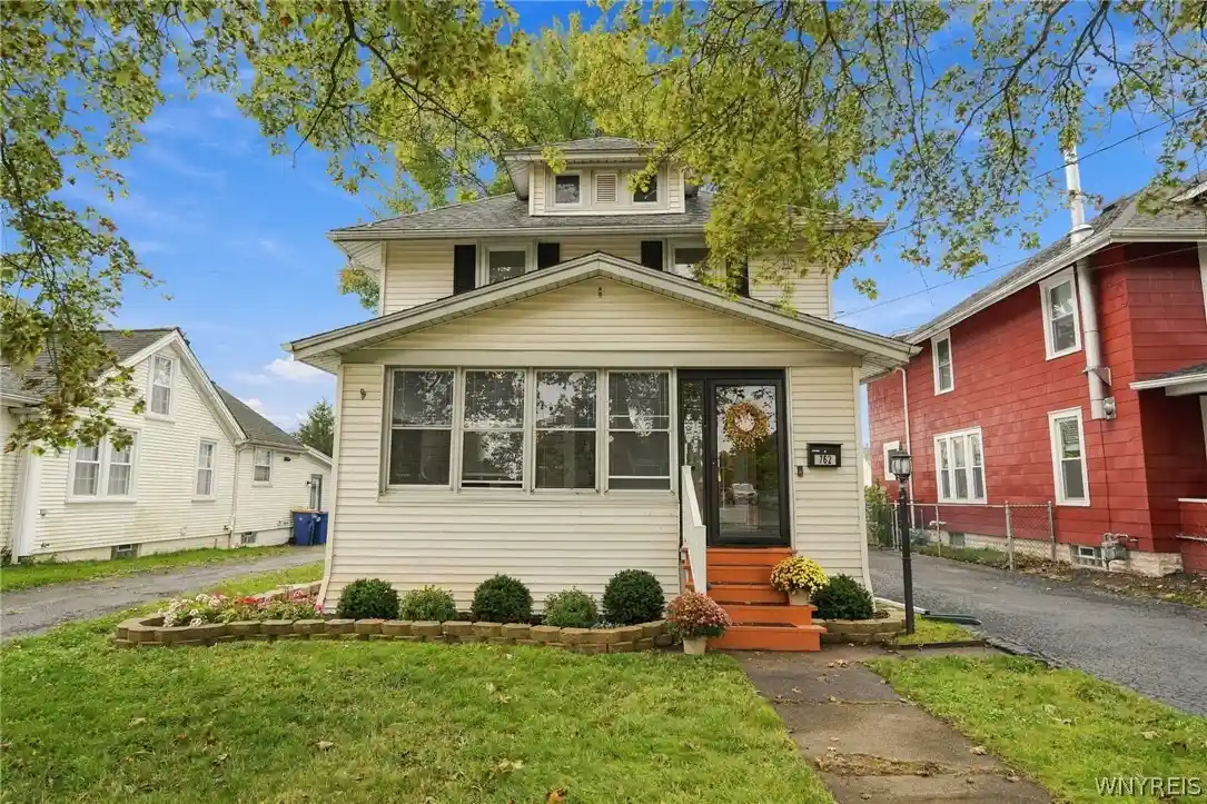 Photo 1 of Sale Pending at 762 Walnut St, Lockport, NY 14094 | MLS# B1718840 | Listing updated on 2026-10-13
