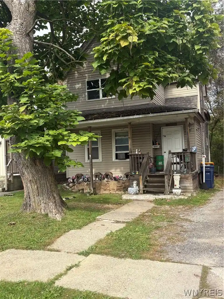 Photo 1 of Sale Pending at 17 Outwater Dr, Lockport, NY 14094 | MLS# B1719263 | Listing updated on 2026-10-20