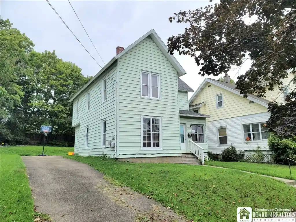 Photo 1 of Single family home for sale at 376 S Main St, Jamestown, NY 14701 | MLS# R1719338 | Listing updated on 2026-10-02
