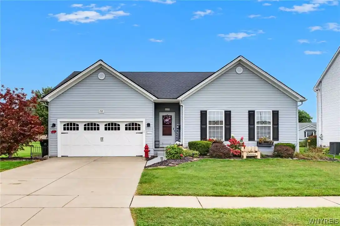 Photo 1 of Single family home for sale at 1505 Vanderbilt Ave, North Tonawanda, NY 14120 | MLS# B1718789 | Listing updated on 2026-10-08