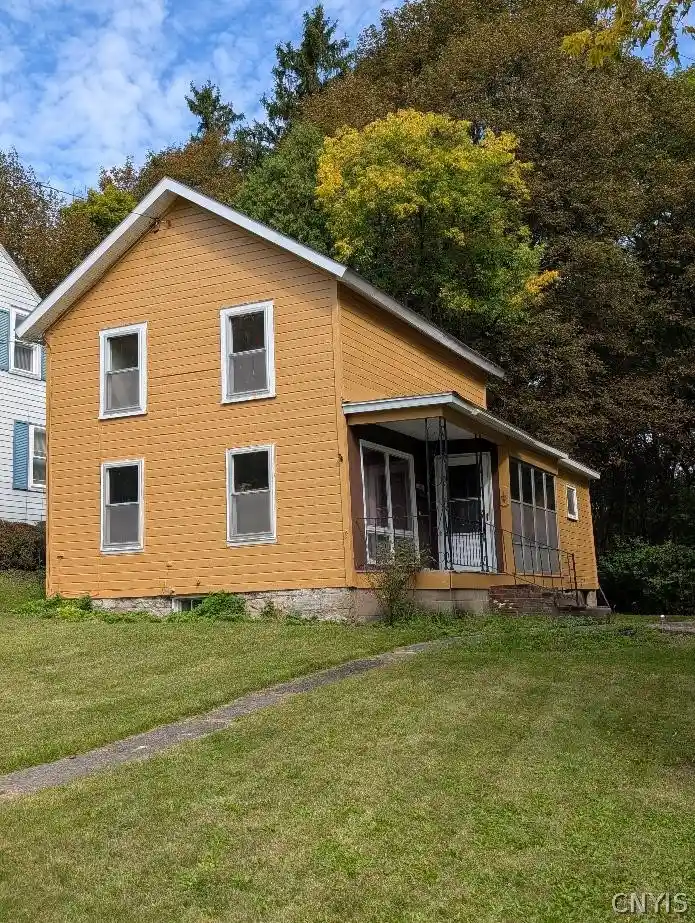 Photo 1 of Single family home for sale at 18 Elderkin Ave, Camillus, NY 13031 | MLS# S1719369 | Listing updated on 2026-10-09