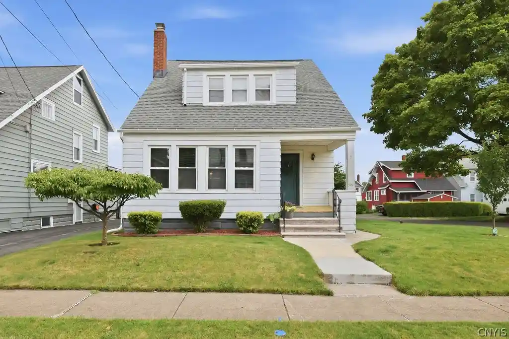 Photo 1 of Sale Pending at 300 Malverne Dr, Syracuse, NY 13208 | MLS# S1719343 | Listing updated on 2026-10-08