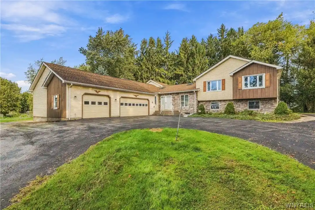 Photo 1 of Single family home for sale at 7569 Fairview Dr, Lockport, NY 14094 | MLS# B1719458 | Listing updated on 2026-10-22
