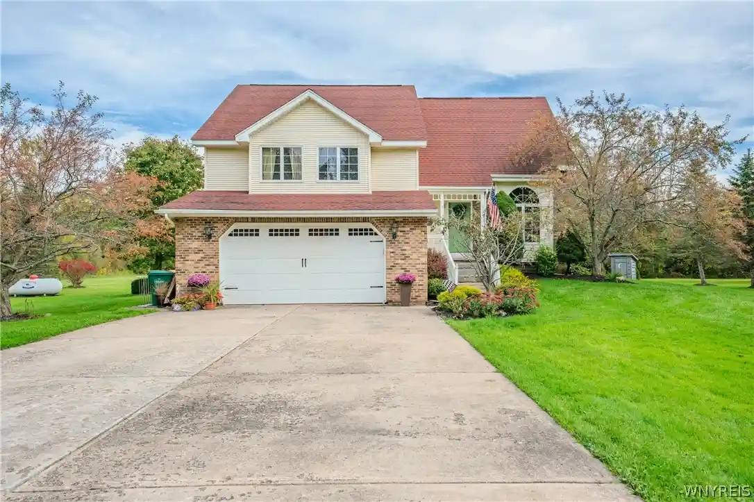 Photo 1 of Single family home for sale at 6129 Crosby Rd, Lockport, NY 14094 | MLS# B1711761 | Listing updated on 2026-10-03