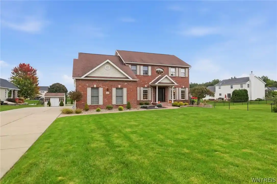 Photo 1 of Sale Pending at 7279 Ridgeview Dr W, North Tonawanda, NY 14120 | MLS# B1718196 | Listing updated on 2026-10-08