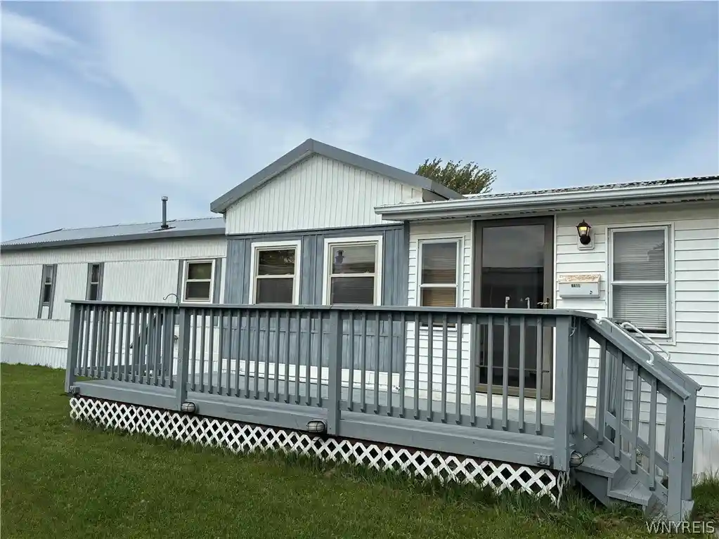 Photo 1 of Manufactured home for sale at 6035 S Transit Rd #286, Lockport, NY 14094 | MLS# B1719109 | Listing updated on 2026-10-02