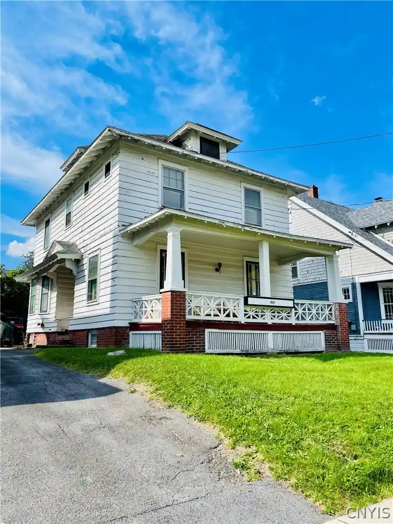 Photo 1 of Single family home for sale at 152 Hastings Pl, Syracuse, NY 13206 | MLS# S1713605 | Listing updated on 2026-10-21