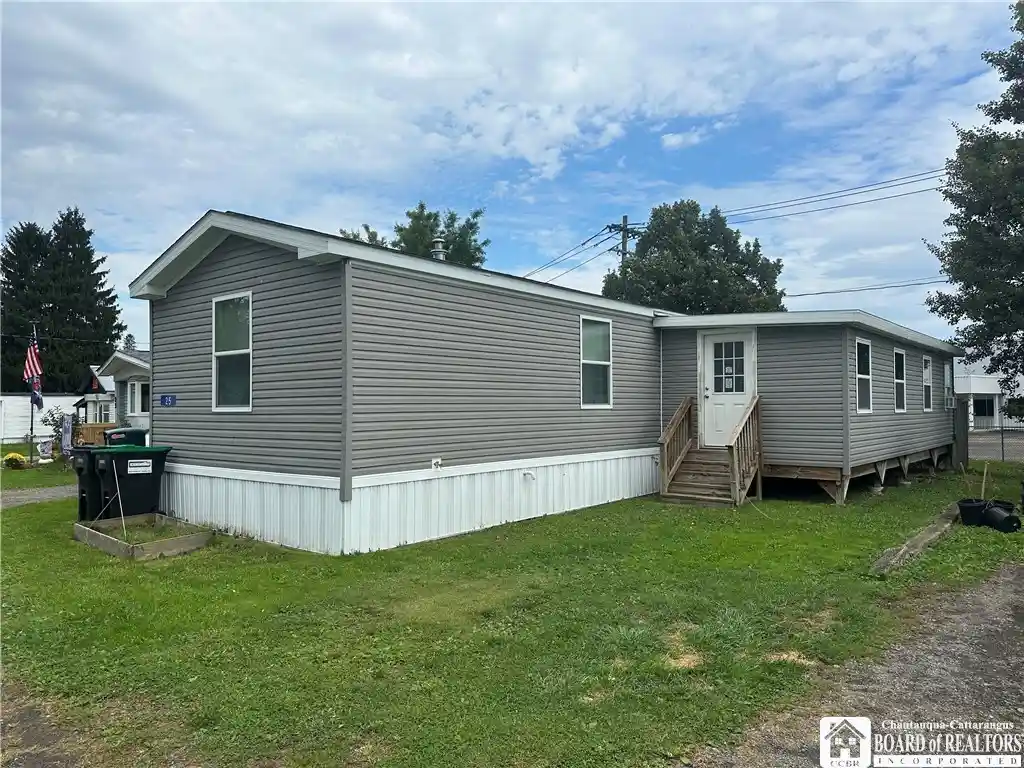 Photo 1 of Manufactured home for sale at 304 E Elmwood Ave, Falconer, NY 14733 | MLS# R1719617 | Listing updated on 2026-10-14