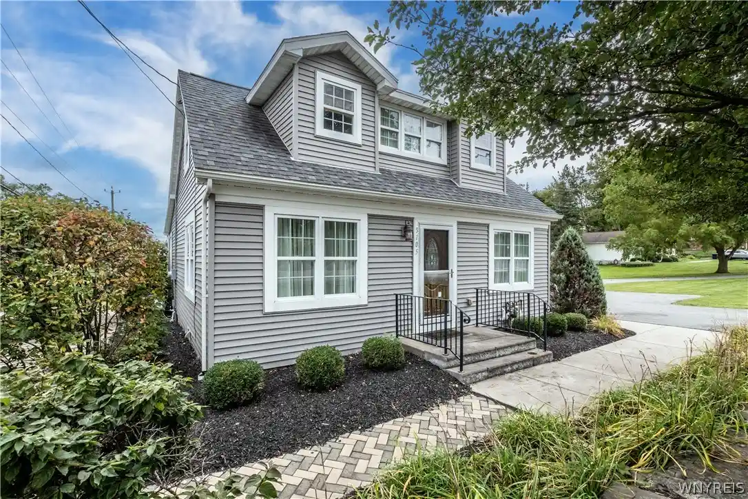 Photo 1 of Single family home for sale at 5105 Townline Rd, Sanborn, NY 14132 | MLS# B1715189 | Listing updated on 2026-10-19
