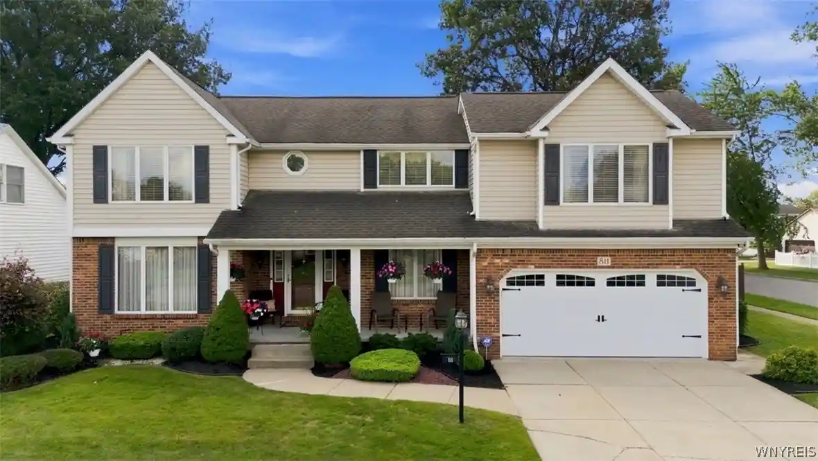Photo 1 of Single family home for sale at 811 Thomas Fox Dr W, North Tonawanda, NY 14120 | MLS# B1719433 | Listing updated on 2026-10-25