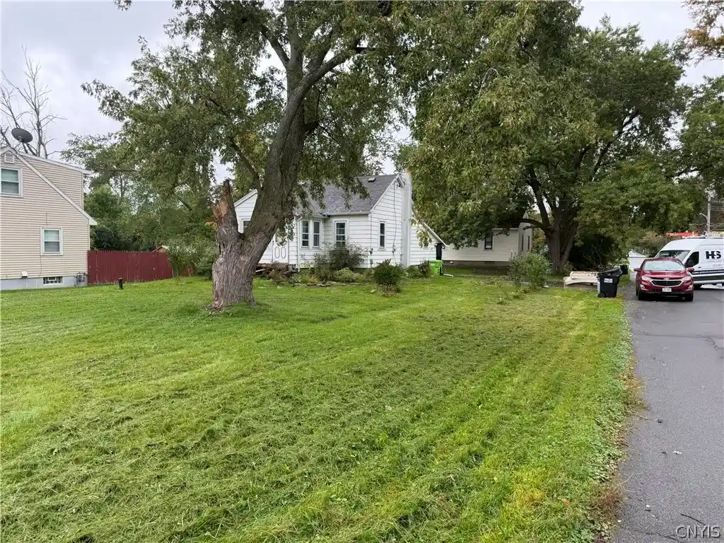 Photo 1 of Single family home for sale at 417 Boston Rd, Syracuse, NY 13211 | MLS# S1719811 | Listing updated on 2026-10-30