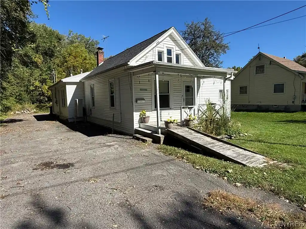 Photo 1 of Single family home for sale at 1091 Ruie Rd, North Tonawanda, NY 14120 | MLS# B1720543 | Listing updated on 2026-10-07