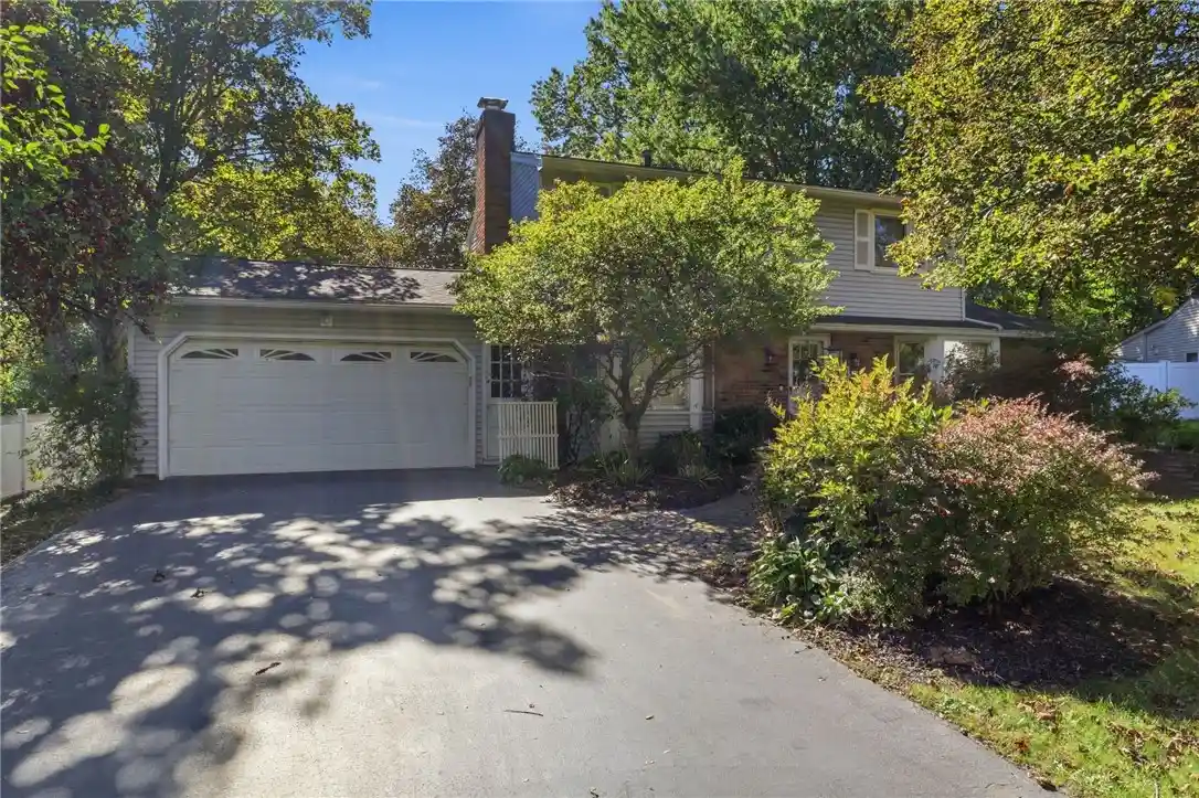 Photo 1 of Sale Pending at 86 Squirrels Heath Rd, Fairport, NY 14450 | MLS# R1719780 | Listing updated on 2026-10-17