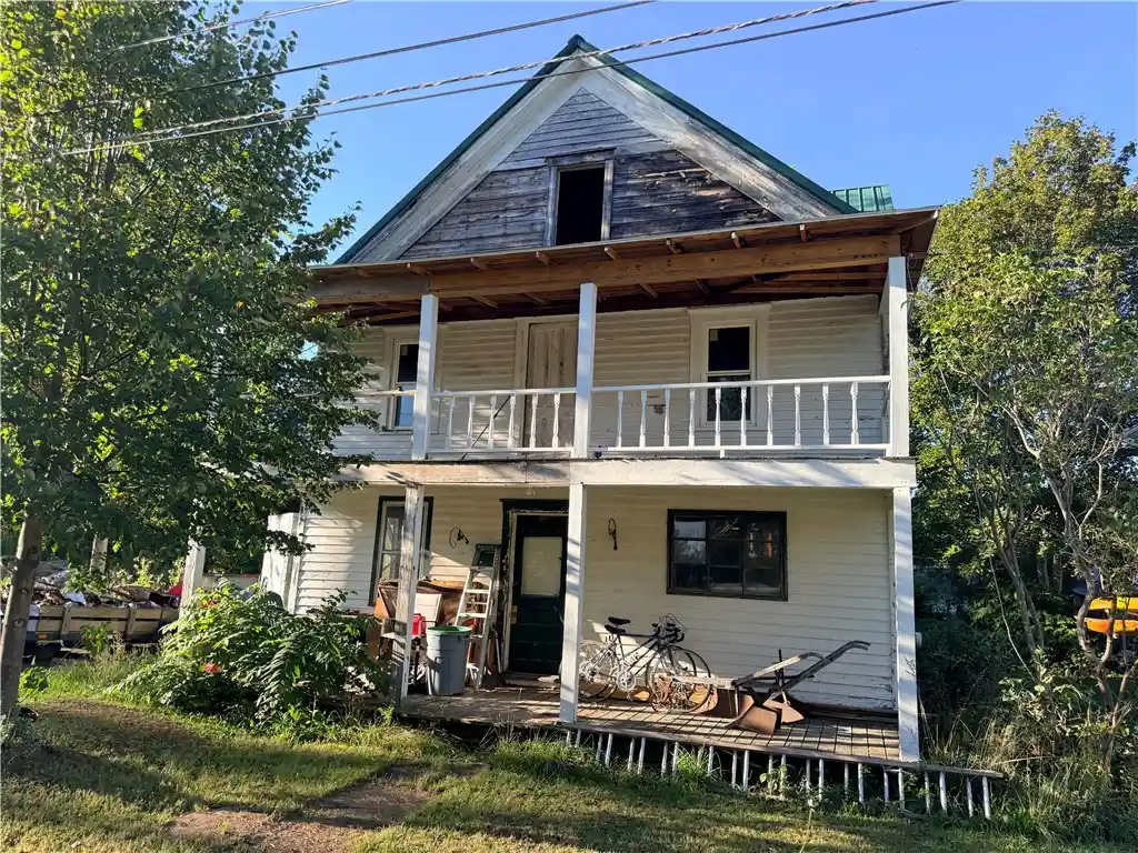 Photo 1 of Single family home for sale at 32 Meeker Ave, Minetto, NY 13115 | MLS# R1720649 | Listing updated on 2026-10-22