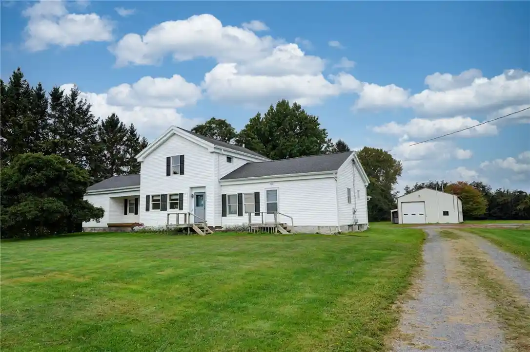 Photo 1 of Single family home for sale at 2036 Oak Orchard Rd, Albion, NY 14411 | MLS# R1720706 | Listing updated on 2026-10-25