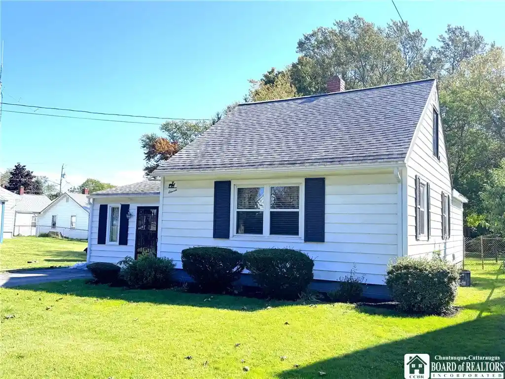 Photo 1 of Single family home for sale at 11 W Doughty St, Dunkirk, NY 14048 | MLS# R1719724 | Listing updated on 2026-10-16