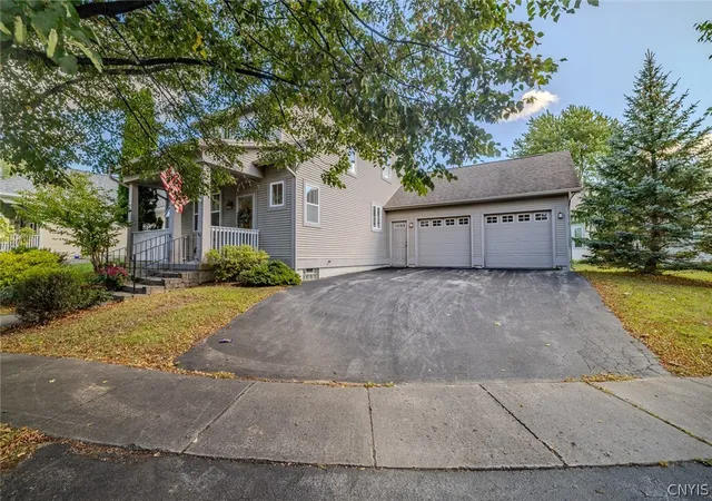 Photo 1 of Single family home for sale at 155 Greencastle, Camillus, NY 13031 | MLS# S1714786 | Listing updated on 2026-10-29