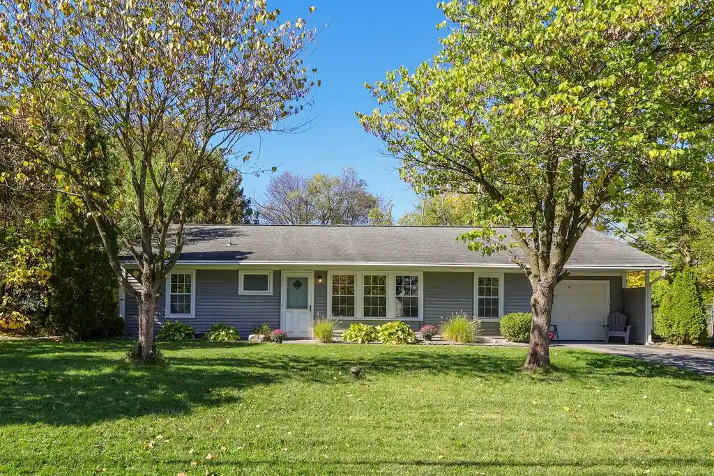 Photo 1 of Sale Pending at 29 Wexford Rd, Syracuse, NY 13214 | MLS# R1716727 | Listing updated on 2026-10-22