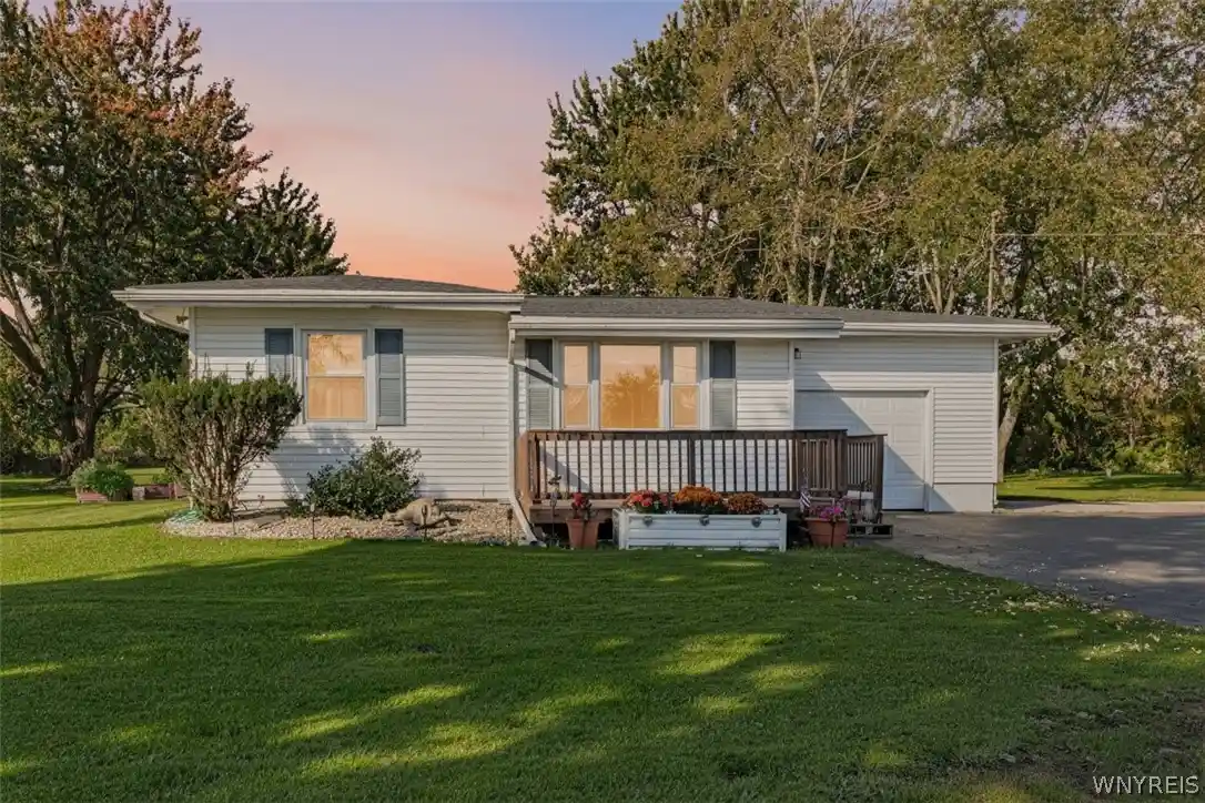 Photo 1 of Single family home for sale at 5782 Bowmiller Rd, Lockport, NY 14094 | MLS# B1721022 | Listing updated on 2026-10-21