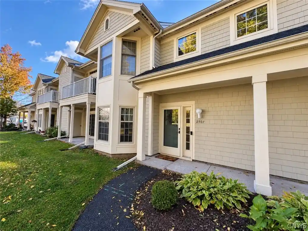 Condo for sale at 2507 Pipers Ct, Baldwinsville, NY 13027 | MLS# S1720989