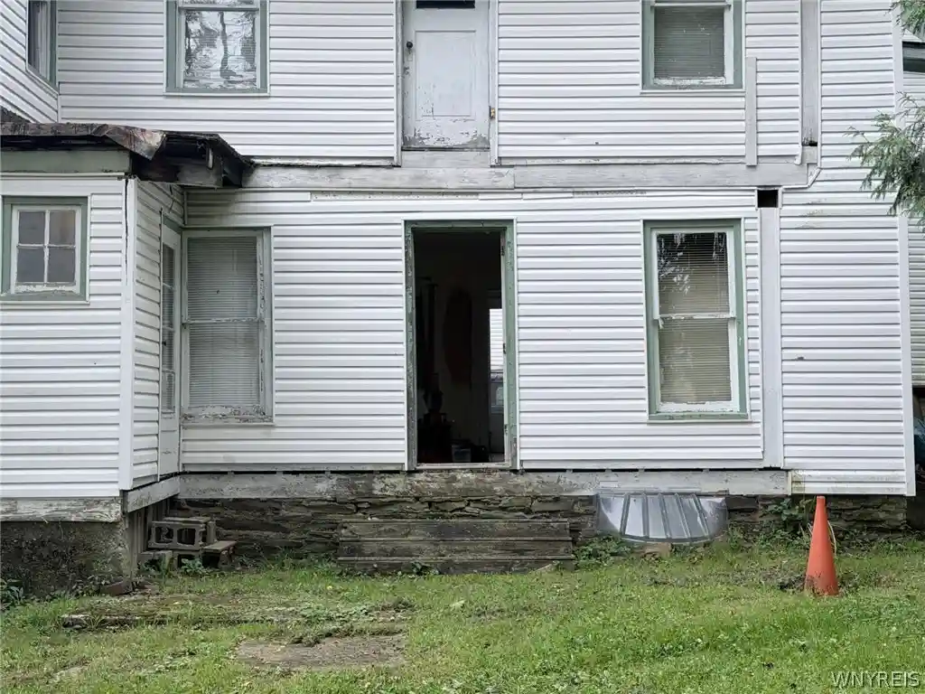 Photo 1 of Sale Pending at 204 Prospect St, Jamestown, NY 14701 | MLS# B1720978 | Listing updated on 2026-10-19