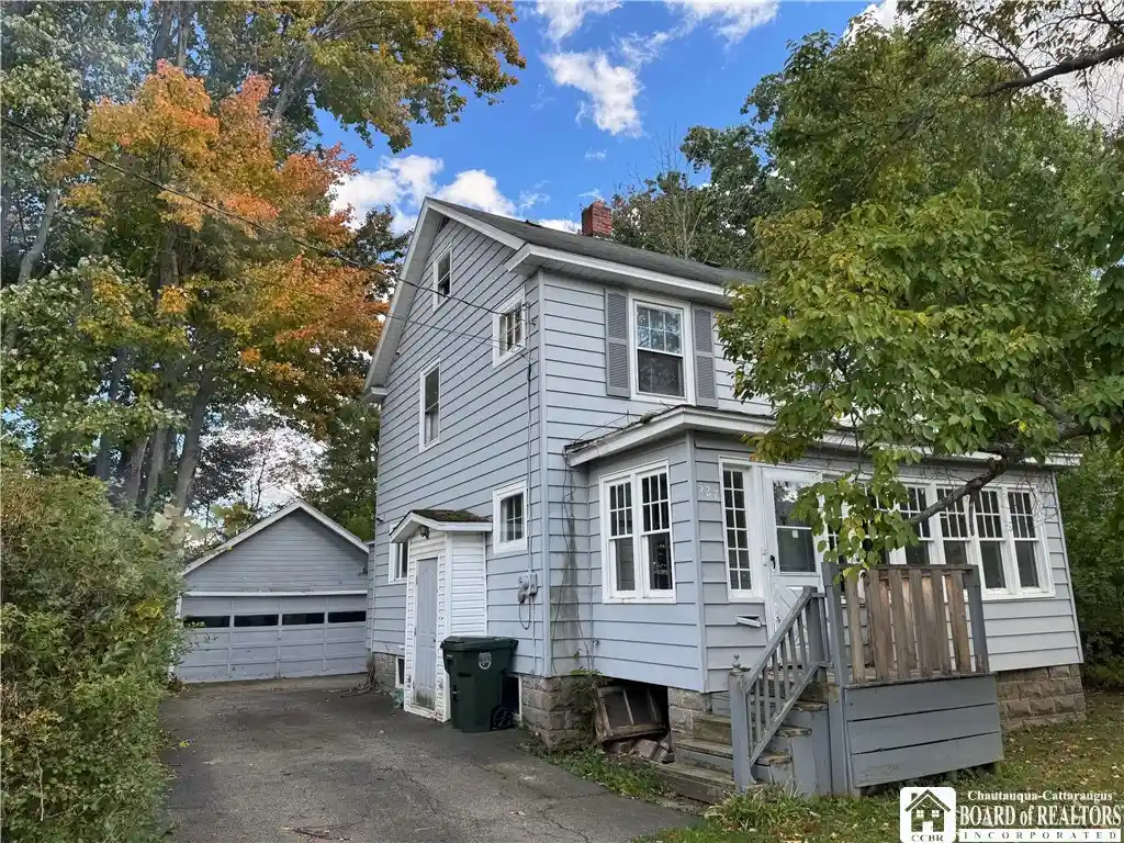 Photo 1 of Single family home for sale at 527 S Main St, Jamestown, NY 14701 | MLS# R1720826 | Listing updated on 2026-10-09