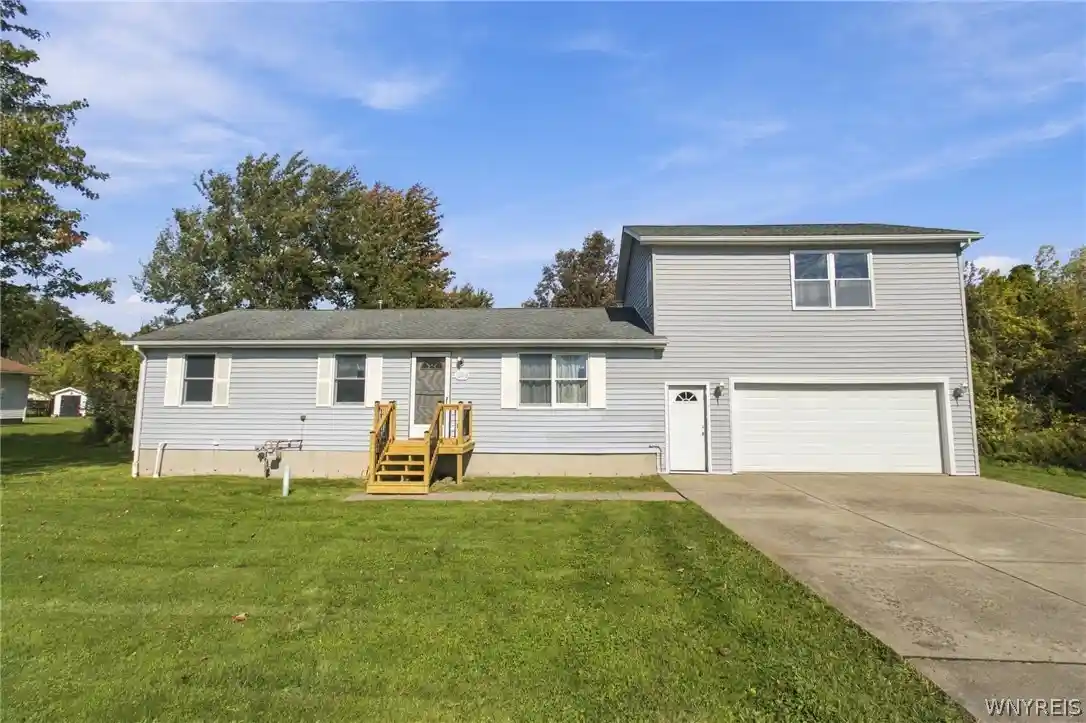 Photo 1 of Sale Pending at 7069 E High St, Lockport, NY 14094 | MLS# B1720972 | Listing updated on 2026-10-24